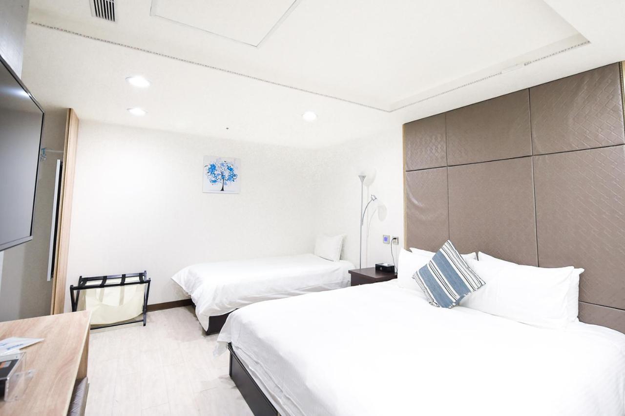Hosin Hotel Тайджун Екстериор снимка