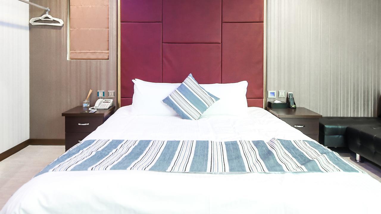 Hosin Hotel Тайджун Екстериор снимка