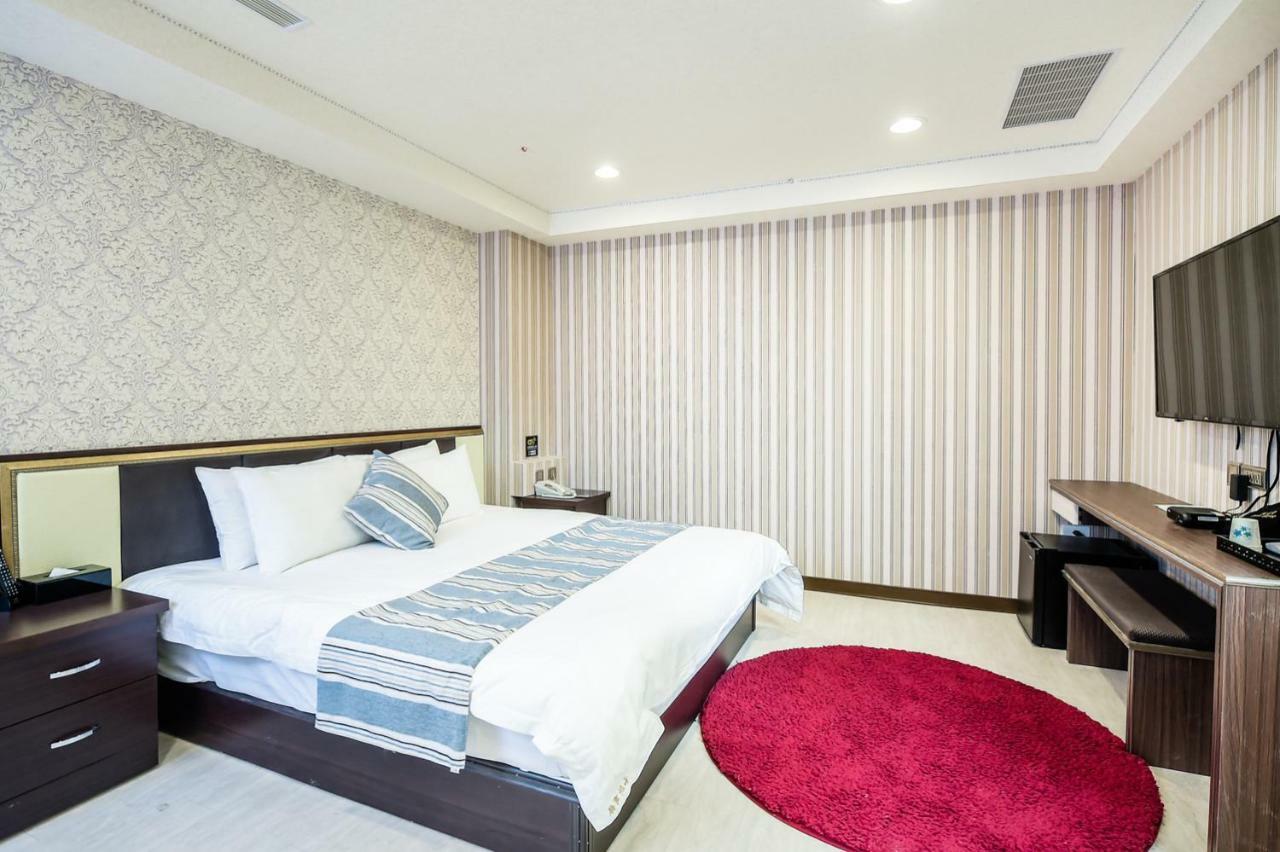 Hosin Hotel Тайджун Екстериор снимка