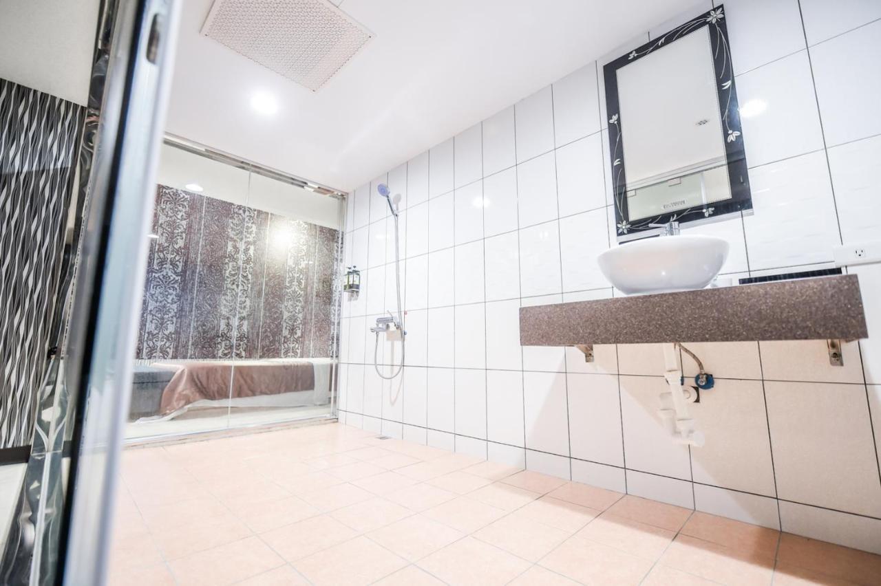 Hosin Hotel Тайджун Екстериор снимка